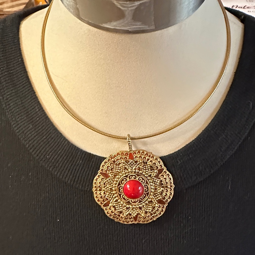 Elegant Gold and Red Pendant Necklace